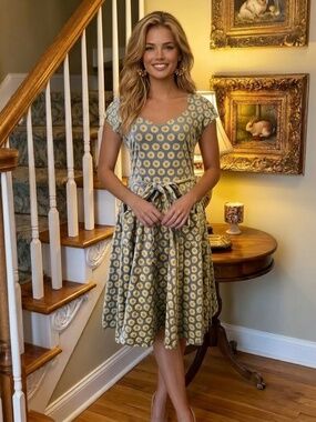 NWT Effie's Heart Hedy Knee Length Dress in Chamomile Floral Print Size MEDIUM